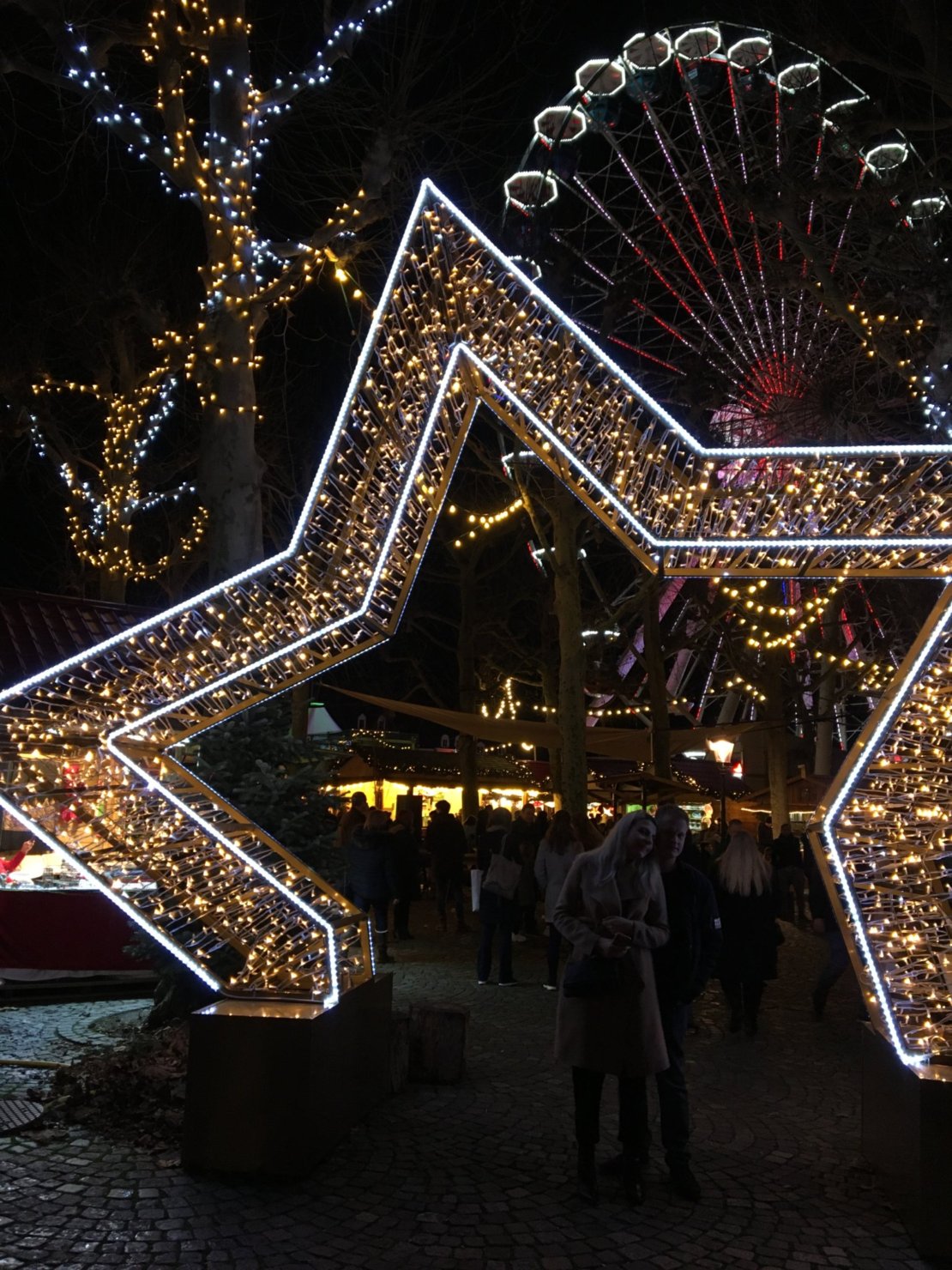 The entrance that leads into the Maastricht Christmas market